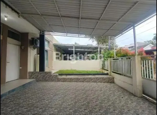 image RUMAH CANTIK DESAIN MINIMALIS  — NYAMAN BERADA DI TENGAH KOTA (2)