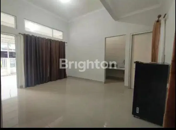 image RUMAH CANTIK DESAIN MINIMALIS  — NYAMAN BERADA DI TENGAH KOTA (3)