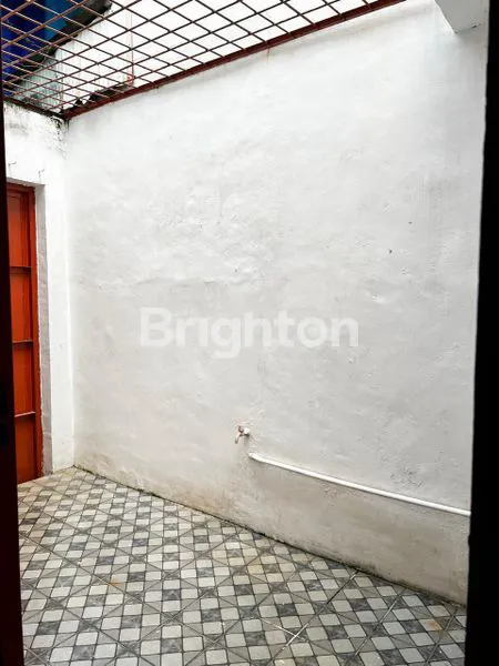 image RUMAH PETAK LEBAR 5 MTR - SEMI FURNISHED - LOKASI INTI KOTA & STRATEGIS DENGAN ROW JALAN BISA 2 MOBIL DI DAERAH SEKITAR SEKIP - SIKAMBING - ADAM MALIK (8)