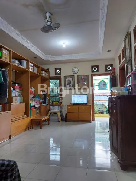image DI JUAL RUMAH MEWAH 3 LANTAI DI JAKARTA TIMUR, 3-5 MENIT KE TOL PULOMAS/CEMPAKA PUTIH, 5 MENIT KE RAWAMANGUN, 5-10 MENIT KE ARION MALL, 15-20 MENIT KE MALL KELAPA GADING, 7-10 MENIT KE RS  PERSAHABATAN (5)