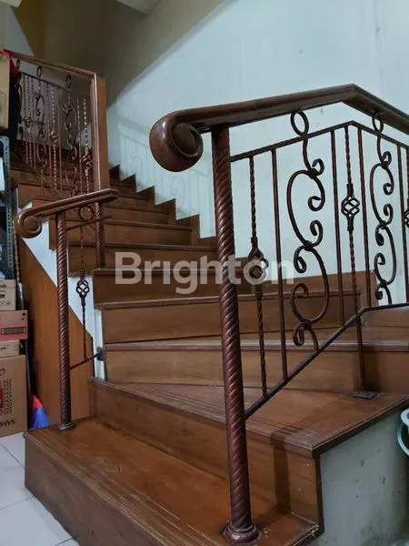 image DI JUAL RUMAH MEWAH 3 LANTAI DI JAKARTA TIMUR, 3-5 MENIT KE TOL PULOMAS/CEMPAKA PUTIH, 5 MENIT KE RAWAMANGUN, 5-10 MENIT KE ARION MALL, 15-20 MENIT KE MALL KELAPA GADING, 7-10 MENIT KE RS  PERSAHABATAN (4)