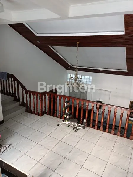 image RUMAH BESAR & SIAP HUNI DI PUSAT JAKARTA – CARPORT 3 MOBIL, 3,5 LANTAI (6)