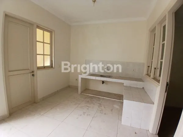 image RUMAH 2 LANTAI DESAIN AMERICAN CLASSIC, LUAS, SIAP HUNI, DEKAT TOL & STASIUN RAWABUNTU , DI THE GREEN, BSD (4)