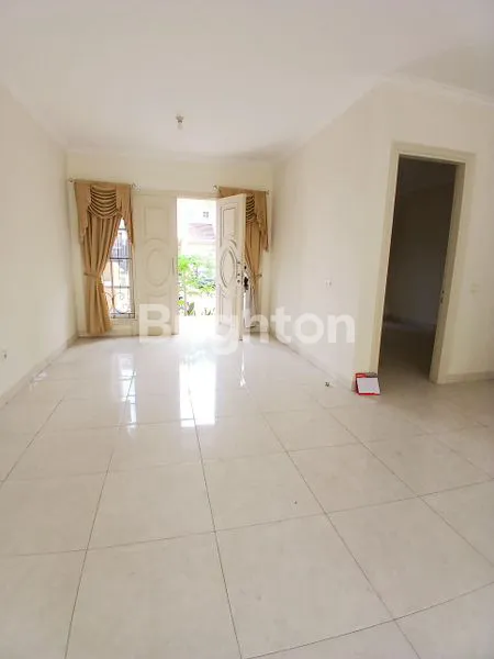 image RUMAH 2 LANTAI DESAIN AMERICAN CLASSIC, LUAS, SIAP HUNI, DEKAT TOL & STASIUN RAWABUNTU , DI THE GREEN, BSD (3)