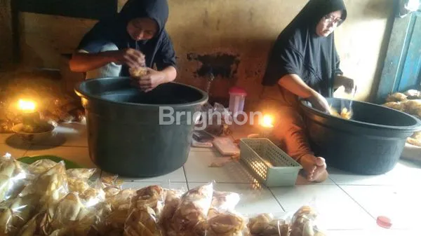 image RUMAH  BISA BUAT USAHA PINGGIR JALAN  STRATEGIS LUAS HALAMAN BISA MASUK TRUK (4)