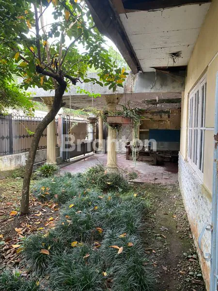 image JUAL RUMAH SANGAT LUAS DI LOKASI STRATEGIS (2)