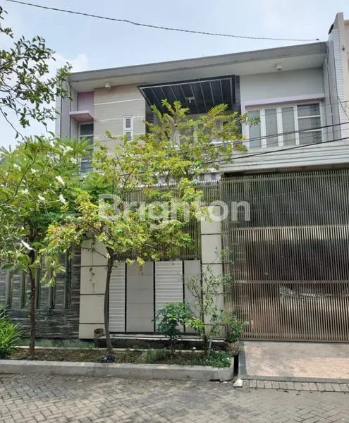 image RUMAH LOKASI STRATEGIS DEKAT HR MUHAMMAD MAYJEND SUNGKONO SUKOMANUNGGAL SATELIT KUPANG INDAH GRAHA FAMILY PAKUWON MALL CITRALAND MITRA KELUARGA (1)