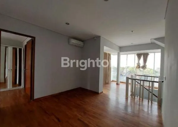 image RUMAH MEWAH ADA KOLAM RENANG  DI BENOA (6)