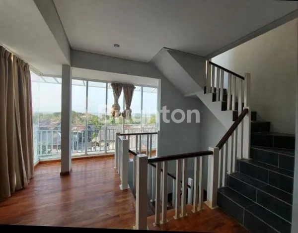 image RUMAH MEWAH ADA KOLAM RENANG  DI BENOA (2)