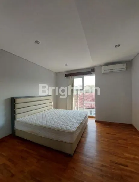 image RUMAH MEWAH ADA KOLAM RENANG  DI BENOA (1)