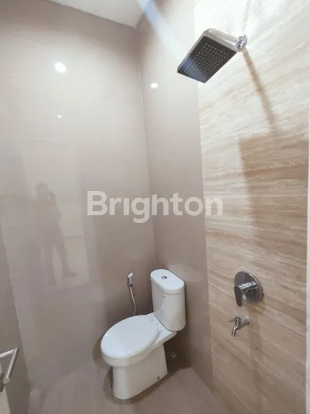 image RUMAH BARU GRESS KENJERAN PLOSO SURABAYA ROW 3 MOBIL KUSEN ALUMINIUM (5)