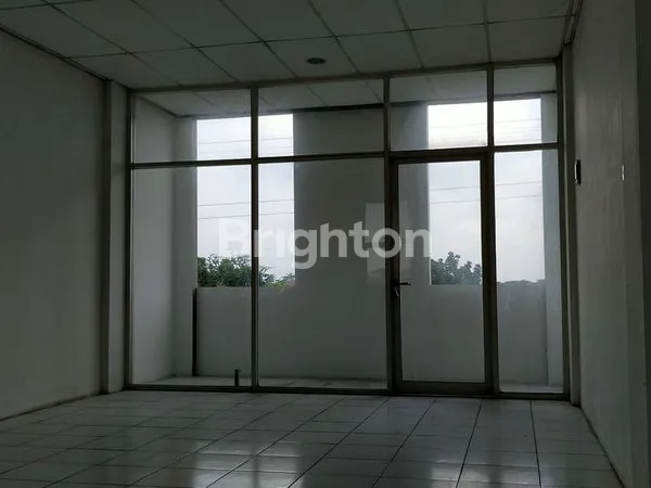 image RUKO STRATEGIS 3 LANTAI SIAP PAKAI DI SEMARANG TIMUR (6)