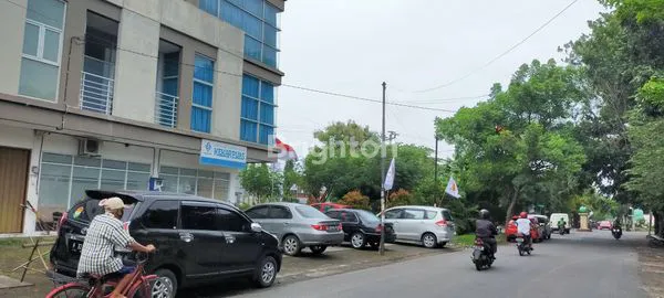 image RUKO STRATEGIS 3 LANTAI SIAP PAKAI DI SEMARANG TIMUR (7)