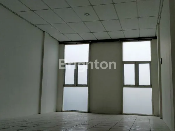 image RUKO STRATEGIS 3 LANTAI SIAP PAKAI DI SEMARANG TIMUR (5)