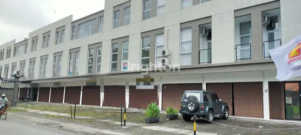 image RUKO STRATEGIS 3 LANTAI SIAP PAKAI DI SEMARANG TIMUR (1)