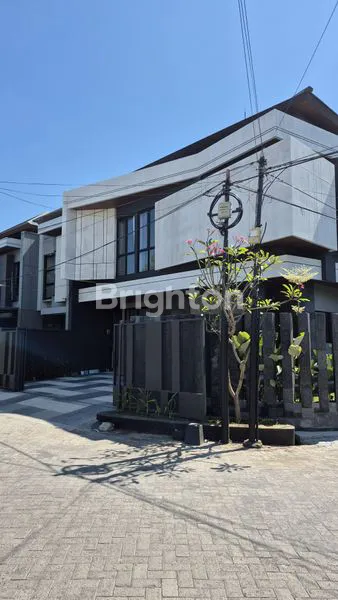 image RUMAH BARU GRESS MANYAR INDAH ARSITEKTUR MODERN TERBARU, DEKAT UNAIR, KLAMPIS, DHARMAHUSADA, KERTAJAYA INDAH, TUNJUNGAN, DARMO (4)