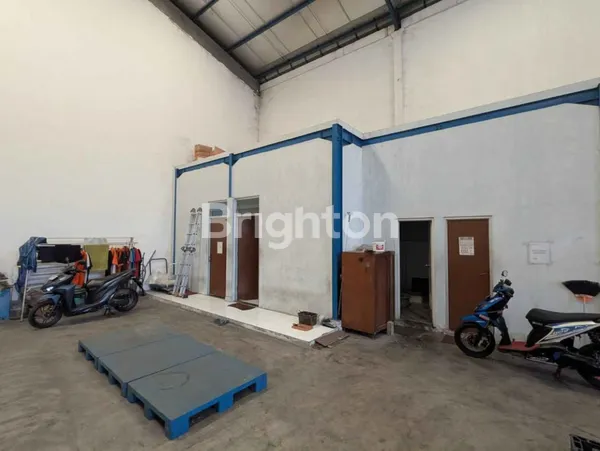 image GUDANG SIAP PAKAI ROW JALAN LEBAR DI PERGUDANGAN RITZGATE (6)