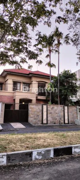 image RUMAH MEWAH 2 LANTAI SIAP HUNI (1)