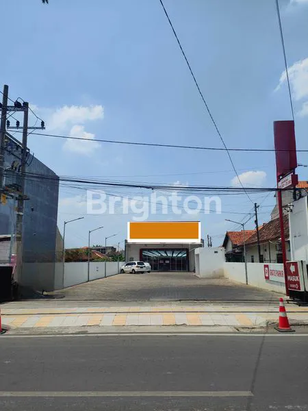 image TEMPAT USAHA RAYA WIYUNG SURABAYA, LOKASI STRATEGIS TEPAT DI NOL JALAN (1)