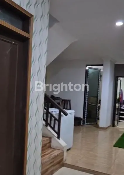 image RUMAH 2LT SECOND TERAWAT FURNISHED BABATAN PRATAMA DEKAT WIYUNG MENGANTI ROYAL RESIDENCE LIDAH KULON UNESA CITRALAND PAKUWON MALL (3)