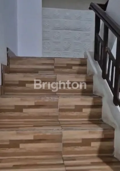 image RUMAH 2LT SECOND TERAWAT FURNISHED BABATAN PRATAMA DEKAT WIYUNG MENGANTI ROYAL RESIDENCE LIDAH KULON UNESA CITRALAND PAKUWON MALL (4)