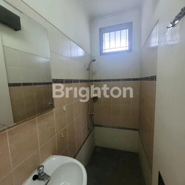 image RUMAH 3 KAMAR TIDUR LOKASI STRATEGIS DI GADING SERPONG SIAP HUNI (3)