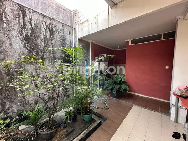 image RUMAH MEWAH TENGAH KOTA SOLO (6)