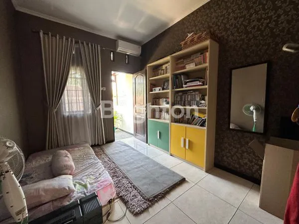 image RUMAH MEWAH TENGAH KOTA SOLO (7)