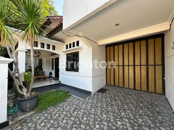 image RUMAH MEWAH TENGAH KOTA SOLO (2)