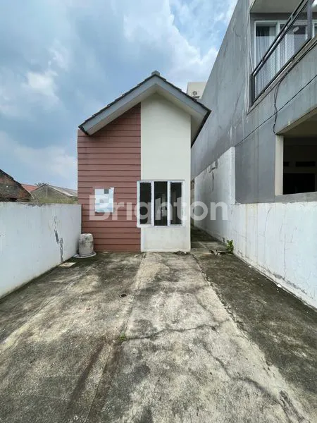 image RUMAH MINIMALIS MODERN DEKAT GERBANG TOLL PONDOK CABE TANGERANG SELATAN (3)