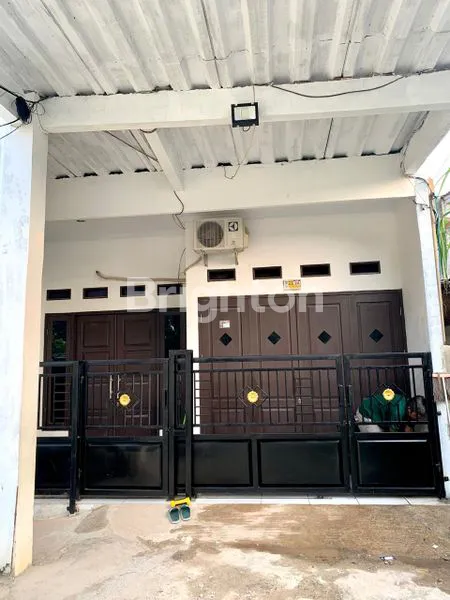 image JUAL CEPAT RUMAH 2 LANTAI BISA BAYAR 10 X  DI LARANGAN DEKAT HALTE TRANS JAKARTA PURI BETA - PURIBETA TANGERANG SELATAN (1)