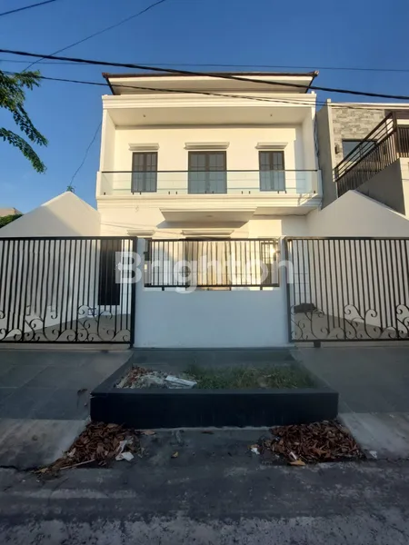 image DIJUAL RUMAH BARU BAGUS 2 LANTAI 4 KAMAR DI BABATAN PANTAI SURABAYA TIMUR - HARGA 3,2 M (2)