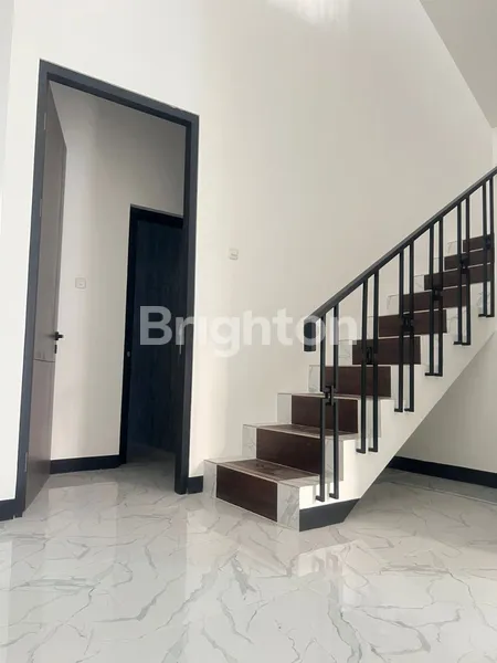 image DIJUAL RUMAH BARU BAGUS 2 LANTAI 4 KAMAR DI BABATAN PANTAI SURABAYA TIMUR - HARGA 3,2 M (3)