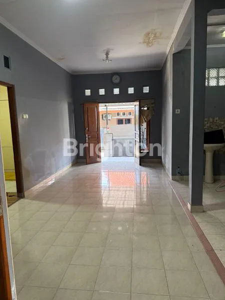 image RUMAH 2 LANTAI DENGAN 2 KAMAR TIDUR (5)