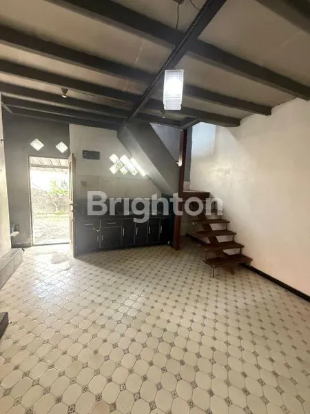 image RUMAH 2 LANTAI DENGAN 2 KAMAR TIDUR (2)