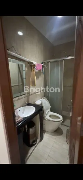 image RUMAH 3 LANTAI SIAP HUNI DI JELAMBAR,COCOK UNTUK BUKA USAHA,ROW JALAN 2 MOBIL (6)