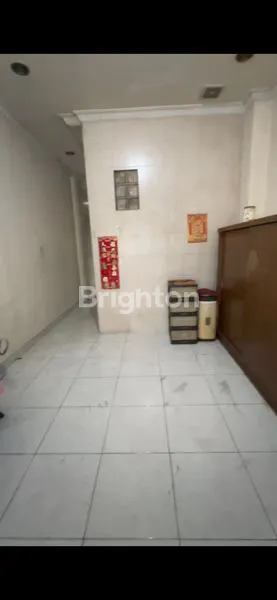 image RUMAH 3 LANTAI SIAP HUNI DI JELAMBAR,COCOK UNTUK BUKA USAHA,ROW JALAN 2 MOBIL (2)