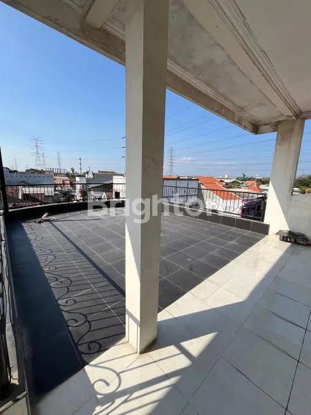 image RUMAH KANTOR 3 LANTAI SHM TENGAH KOTA GRESIK (3)