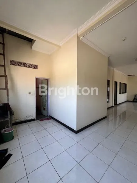 image RUMAH KANTOR 3 LANTAI SHM TENGAH KOTA GRESIK (6)