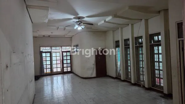 image DISEWAKAN RUMAH 1 LANTAI LAHAN BESAR AKSES MUDAH KE PUSAT KOTA (6)