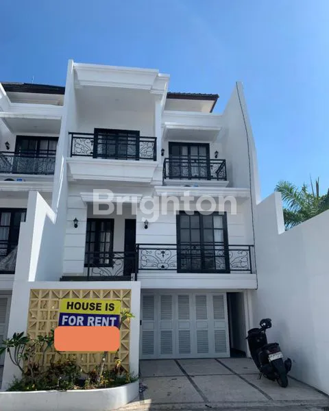 RUMAH 3 LANTAI SHM DI PEMOGAN, 4 KT