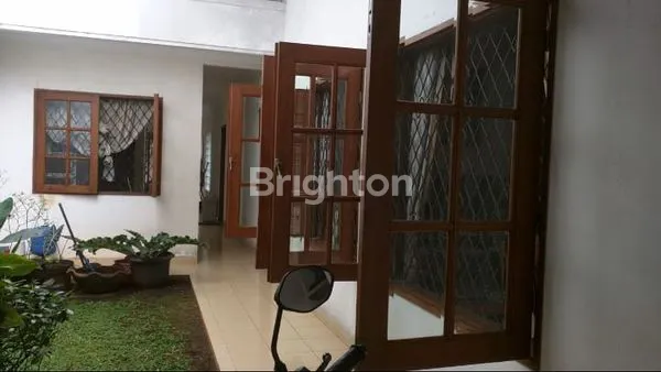 image RUMAH MEWAH BERNUANSA KLASIK ELEGAN DI LOKASI PREMIUM JAKARTA! (3)