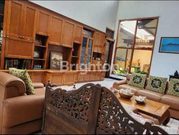 image RUMAH MEWAH DI JL.KENDANG SARI (4)