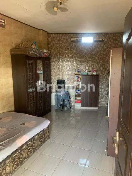 image RUMAH 2 LANTAI DENGAN RUKO DI BAWAH — LOKASI STRATEGIS & SIAP HUNI!\\N (4)