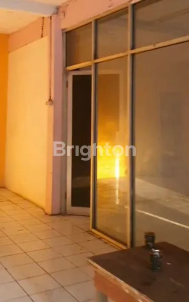 image RUMAH LOKASI STRATEGIS DEKAT TOLL, PASAR, STASIUN, COCOK DISEWAKAN UNTUK SHOWROOM, GUDANG EKSPEDISI, DAPUR CATERING DI BINTARA, BEKASI (5)