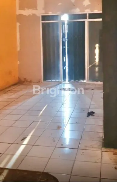 image RUMAH LOKASI STRATEGIS DEKAT TOLL, PASAR, STASIUN, COCOK DISEWAKAN UNTUK SHOWROOM, GUDANG EKSPEDISI, DAPUR CATERING DI BINTARA, BEKASI (6)