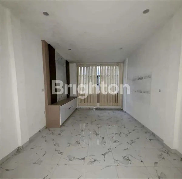 image RUKO BISNIS CBD POLONIA  3,5 TINGKAT SIAP HUNI - BLOK YANG ADA CANOPY - SUDAH ADA PINTU KACA DAN 3 RUANGAN KANTOR (5)