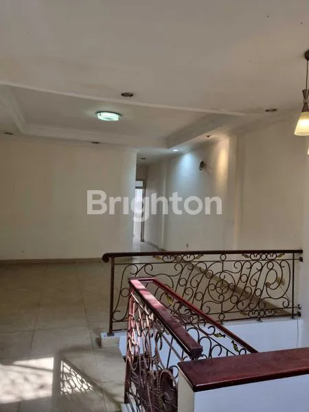 image RUKO 3 LANTAI STRATEGIS DI BOULEVARD KELAPA GADING (5)