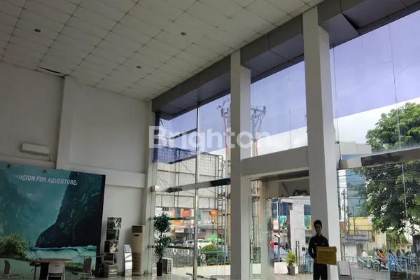image BANGUNAN SHOWROOM DEALER 1037 M2 JALAN RADEN INTAN (5)