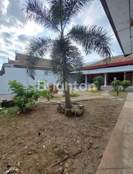 image RUMAH LUAS 256M² DI JL SUNU, STRATEGIS (2)